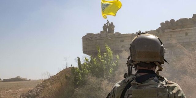 Συρία: Αναδίπλωση Τραμπ – Δεν αποχωρούν πλήρως οι ΗΠΑ από την περιοχή