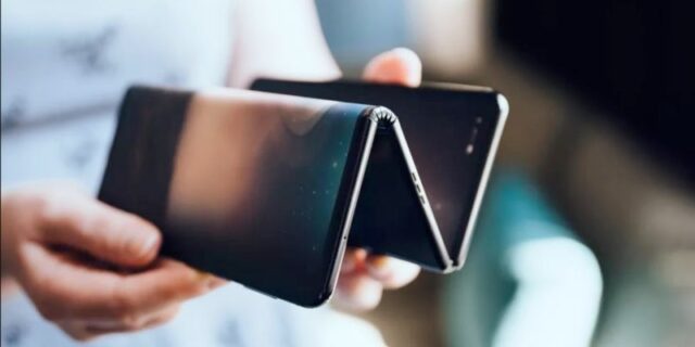 Το αναδιπλούμενο smartphone της TCL δεν θα σε αφήσει αδιάφορο