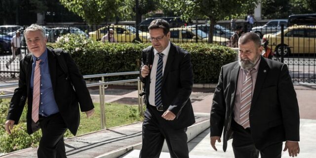 Άνω του ενός δισ. ευρώ το δημοσιονομικό κενό που προβλέπουν οι θεσμοί