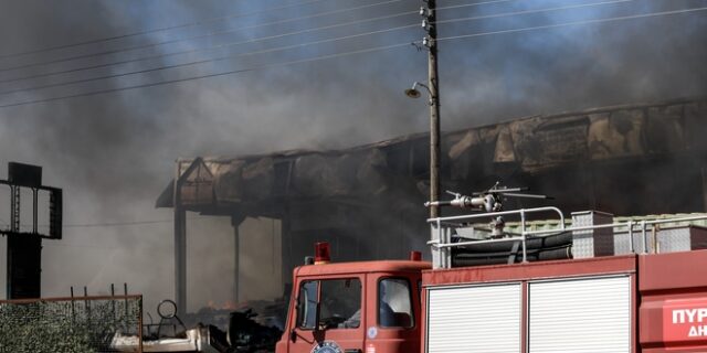 Θεσσαλονίκη: Υπό πλήρη έλεγχο η φωτιά σε εργοστάσιο ανακύκλωσης μετάλλων