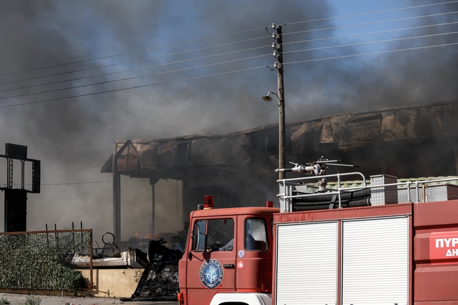 Θεσσαλονίκη: Υπό πλήρη έλεγχο η φωτιά σε εργοστάσιο ανακύκλωσης μετάλλων