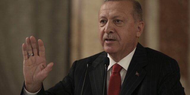 “Πόρτα” Ερντογάν σε Πενς – Πομπέο: “Δεν θα κηρύξω ποτέ εκεχειρία”