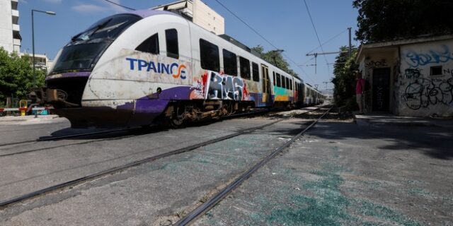 Σύγκρουση τρένων στο σταθμό Ρέντη – Καθυστερήσεις στον προαστιακό