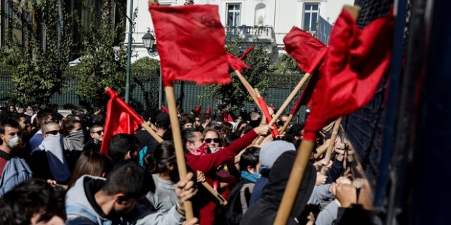 Ένταση στη φοιτητική πορεία στο κέντρο της Αθήνας – Τραυματίστηκε ένας φοιτητής