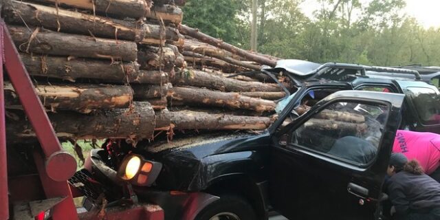 Κι όμως, ο οδηγός βγήκε με μικροτραυματισμούς από αυτό το τροχαίο