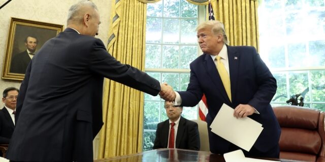 Ο Ντόναλντ Τραμπ ανακοίνωσε “πολύ σημαντική” μερική εμπορική συμφωνία