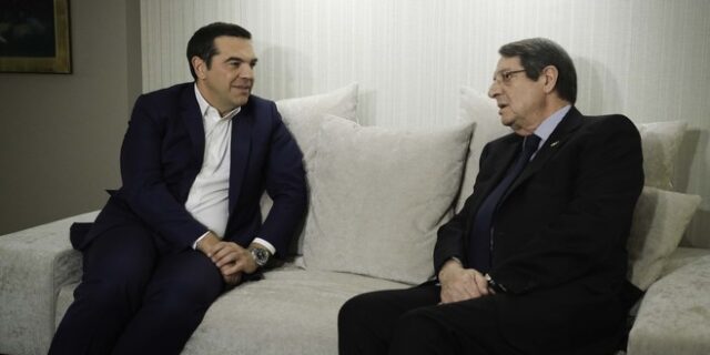 Κυπριακό και τουρκικές προκλήσεις στη συζήτηση Τσίπρα – Αναστασιάδη
