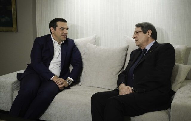 Κυπριακό και τουρκικές προκλήσεις στη συζήτηση Τσίπρα – Αναστασιάδη