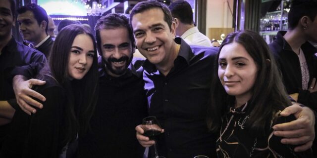 Ρέθυμνο: Ποτό και χαλαρή κουβέντα για τον Αλέξη Τσίπρα με δεκάδες φοιτητές