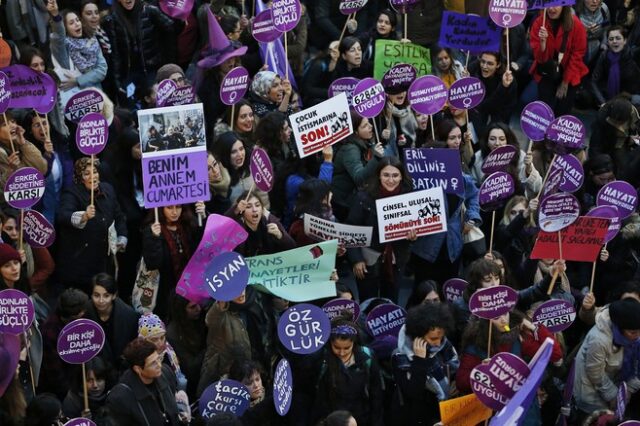 Τουρκία: Ξεκινά η δίκη για τη γυναικοκτονία που συγκλόνισε τη χώρα