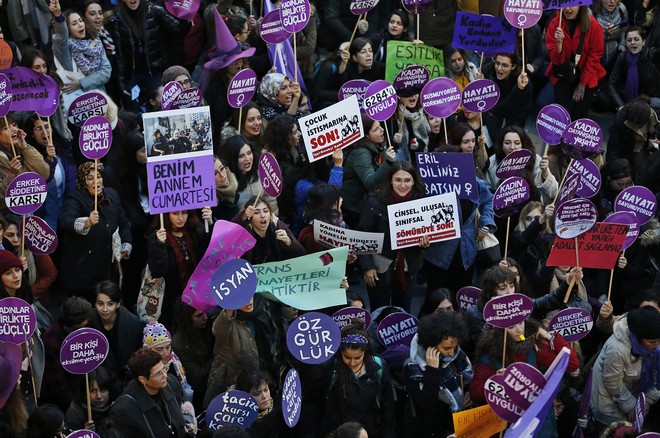 Τουρκία: Ξεκινά η δίκη για τη γυναικοκτονία που συγκλόνισε τη χώρα