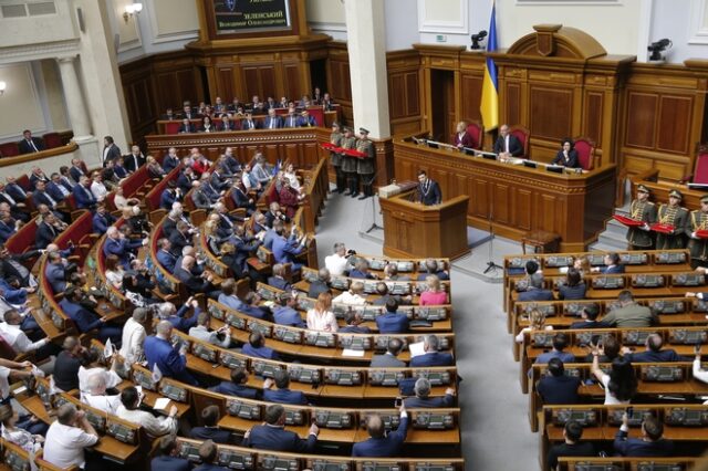 Σάλος στην Ουκρανία: Βουλευτής έκλεισε ραντεβού με ιερόδουλη εν μέσω συνεδρίασης της βουλής