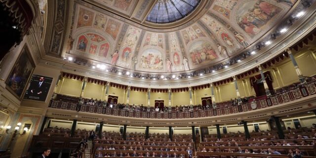 Ισπανία: “Θα απαντήσουμε με σθένος και σαφήνεια σε πιθανούς δασμούς των ΗΠΑ”
