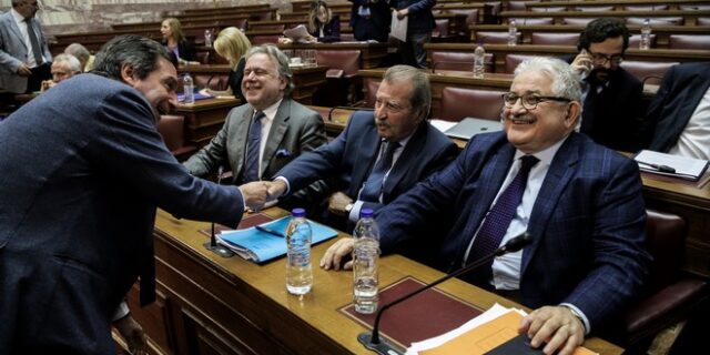 Βουλή: Μέχρι Τρίτη το τελικό κείμενο από την Επιτροπή για την Αναθεώρηση του Συντάγματος