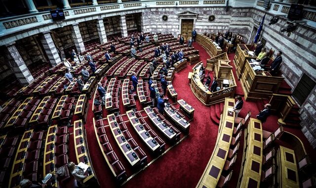 Βουλή: Στην Ολομέλεια η συζήτηση επί του νομοσχεδίου για το άσυλο στους πρόσφυγες