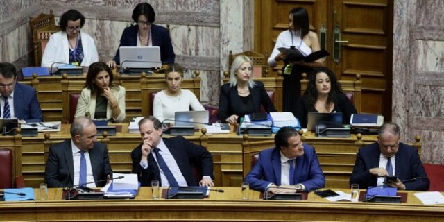 Πέρασε το αναπτυξιακό νομοσχέδιο με 165 “ναι” και 122 “όχι”