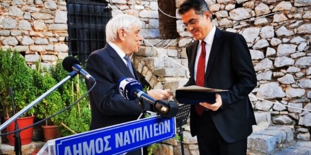 O Προκόπης Παυλόπουλος απένειμε το βραβείο “Πολυζωίδης-Τερτσέτης” στον Λ.Α.Σισιλιάνο