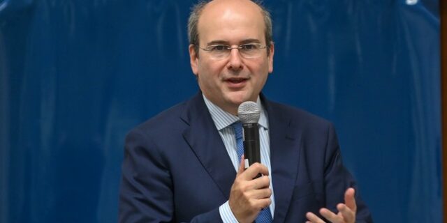 Χατζηδάκης: Ελπίζω ο κ. Τσίπρας να αλλάξει στάση για την ψήφο των αποδήμων