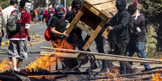 Χιλή: Τρεις νεκροί στις βίαιες διαδηλώσεις στο Σαντιάγο