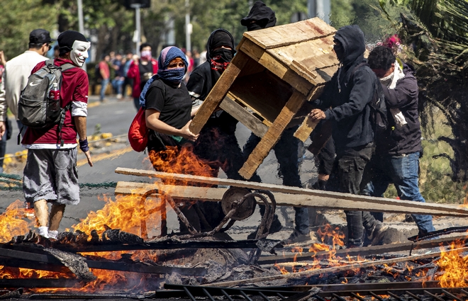 Χιλή: Τρεις νεκροί στις βίαιες διαδηλώσεις στο Σαντιάγο