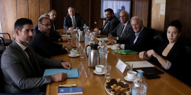 Ψήφος αποδήμων: Τι προτείνει το ΥΠΕΣ στα κόμματα – Αποδεκτοί όροι του ΚΚΕ- Συνδυασμός κάλπης και επιστολικής