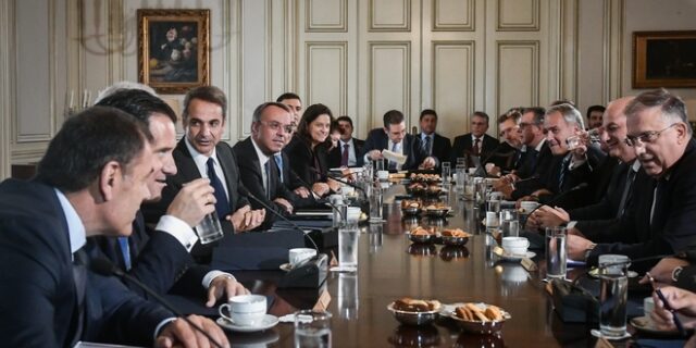 Μητσοτάκης προς υπουργούς: Στηρίξτε τη μεγάλη επιτυχία της ψήφου των αποδήμων