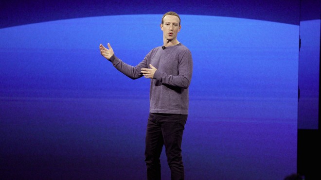 Facebook: Σε θέση μάχης ο Ζάκερμπεργκ για να μην “σπάσει” η εταιρεία του