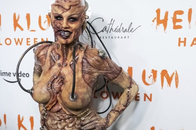 Heidi Klum: Το “τερμάτισε” με το φρικιαστικό κοστούμι της για το φετινό Halloween