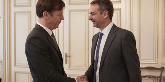 Συζητήσεις για συνέργειες Ελλάδας- Ιταλίας στην ενέργεια με το βλέμμα στη ΔΕΗ