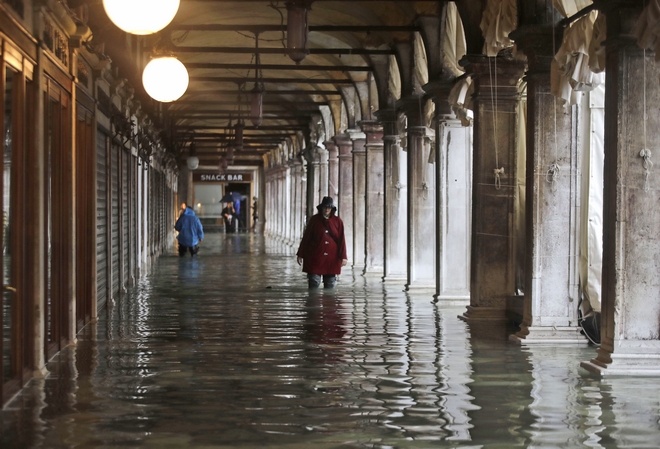 Βενετία: Τα καρέ της καταστροφής – Η δεύτερη μεγαλύτερη πλημμύρα στην ιστορία της πόλης