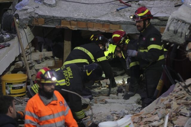 Σεισμός στην Αλβανία: Τρεις νεκρούς ανέσυραν το πρωί τα συνεργεία της ΕΜΑΚ