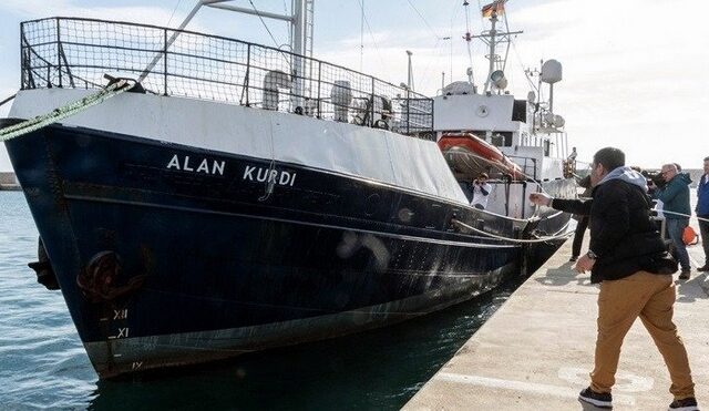Ιταλία: Το πλοίο διάσωσης Alan Kurdi εισήλθε στα ύδατα της χώρας χωρίς άδεια με 88 μετανάστες