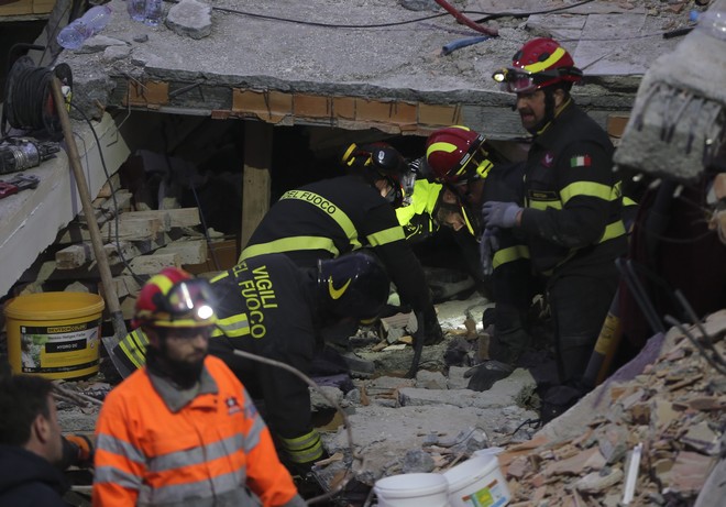 Σεισμός στην Αλβανία: Η ελληνική “πρόβλεψη” και οι υπεράνθρωπες έρευνες