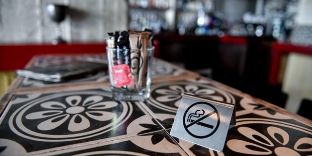 Είσαι καπνιστής. Μπράβο σου, εγώ τι φταίω;