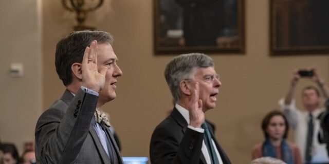 ΗΠΑ: Ξεκίνησαν οι ιστορικές δημόσιες ακροάσεις για την αποπομπή Τραμπ