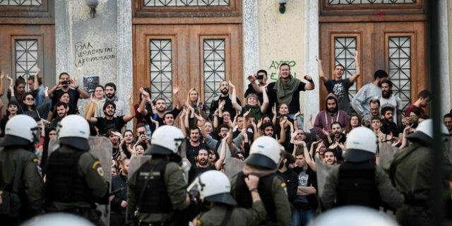 Εργαζόμενοι ΕΚΑΒ: Η αστυνομία έκανε ελέγχους στα ασθενοφόρα, φακέλωσαν τραυματίες φοιτητές