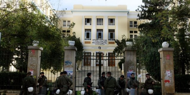 Έφοδος της Αστυνομίας στο κτίριο της ΑΣΟΕΕ