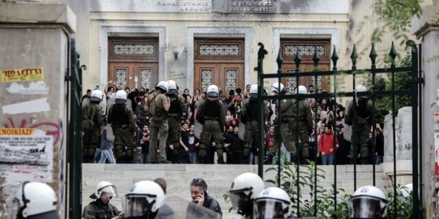 Καταγγελία φοιτητή για ΕΛΑΣ: “Με οδήγησαν στη ΓΑΔΑ, πήραν τα κλειδιά μου και μπήκαν σπίτι μου για έρευνα”