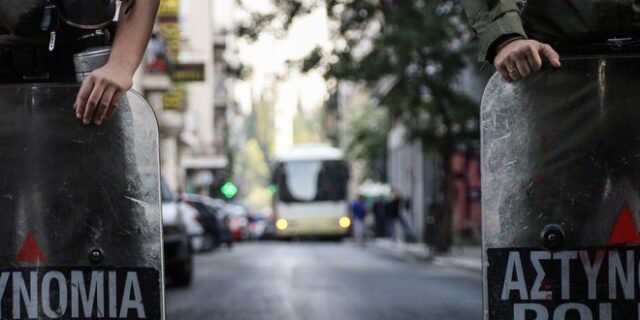 Ευθέως αντίθετοι με το Σύνταγμα οι περιοριστικοί όροι για Εξάρχεια και πορείες