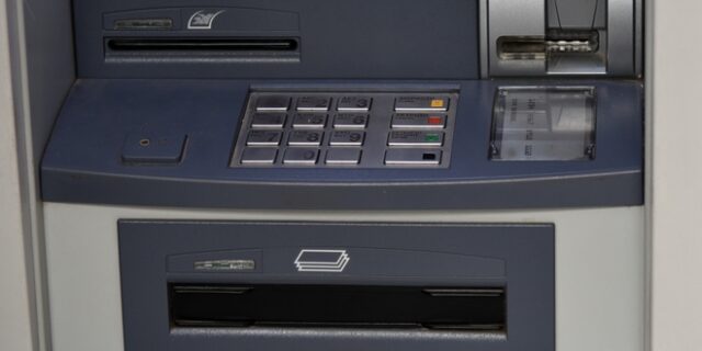 Εμπρηστική επίθεση σε ΑΤΜ τράπεζας στη Λεωφόρο Αλεξάνδρας
