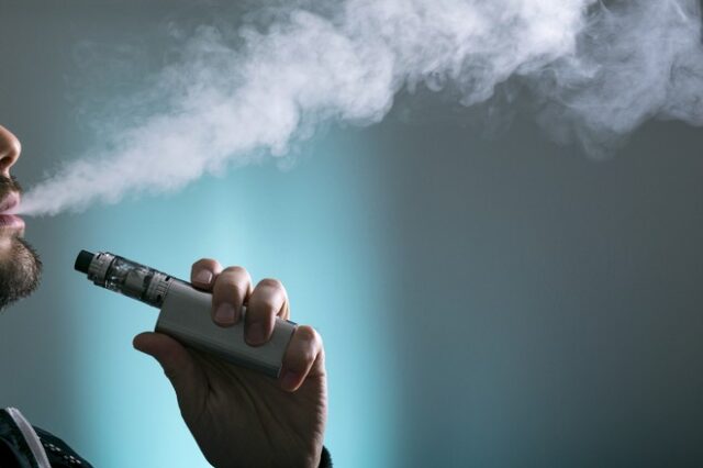 ΗΠΑ: Σκέψεις για όριο ηλικίας στην χρήση ηλεκτρονικού τσιγάρου