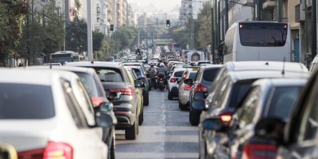 Πιο υπεύθυνοι οι οδηγοί όταν έχουν τα παιδιά στο αυτοκίνητο