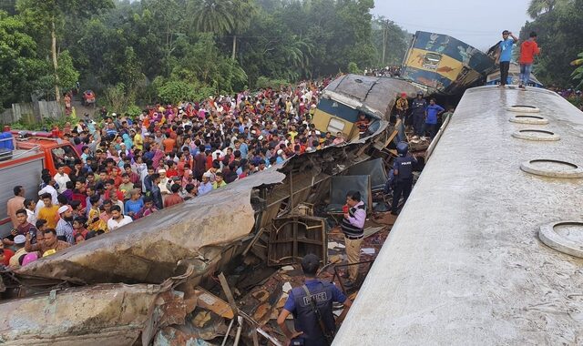 Μπανγκλαντές: Νεκροί και τραυματίες από μετωπική σύγκρουση δυο τρένων