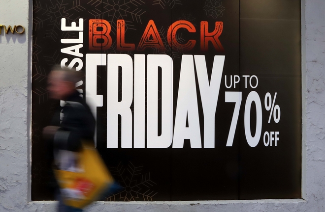Skroutz: Πώς επηρεάζει τιμές και πωλήσεις η Black Friday