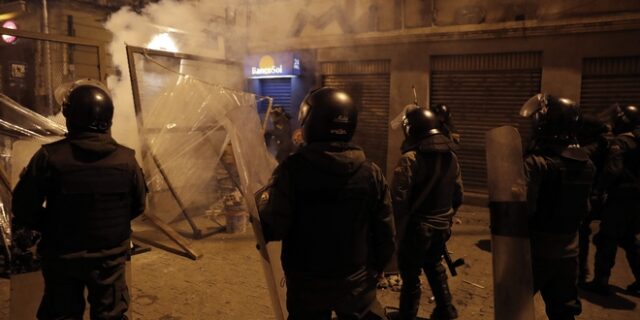 Ταραχές στη Βολιβία: Τα πλάνα της άγριας καταστολής εναντίον των διαδηλωτών