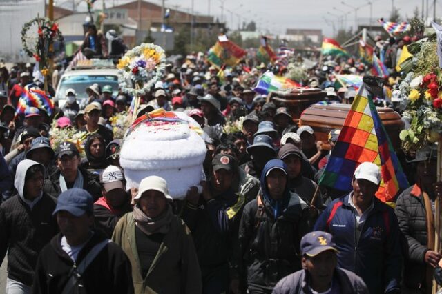 Βολιβία: Μεγάλη πορεία με 8 φέρετρα νεκρών διαδηλωτών – Ζητούν την παραίτηση Ανιές