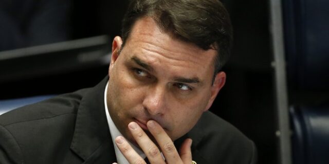 Βραζιλία: Στο στόχαστρο των αρχών ο γιος του Μπολσονάρο για εικονικές προσλήψεις