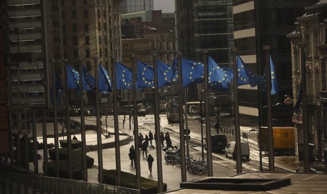 ΕΕ: Επίτευξη δημοσιονομικών στόχων ως το 2021 – “Κουρεύει” την ανάπτυξη στο 1,8%
