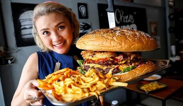 “Υπερφυσικό” Burger βάρους 6 κιλών – Έπαθλο για τον τολμηρό που θα το φάει