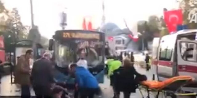 Πανικός στην Κωνσταντινούπολη: Οδηγός έριξε λεωφορείο σε στάση – 13 τραυματίες
